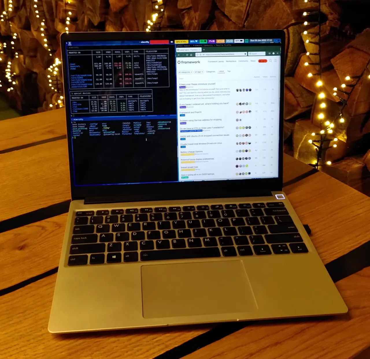 Ordinateur portable ouvert sur un terminal